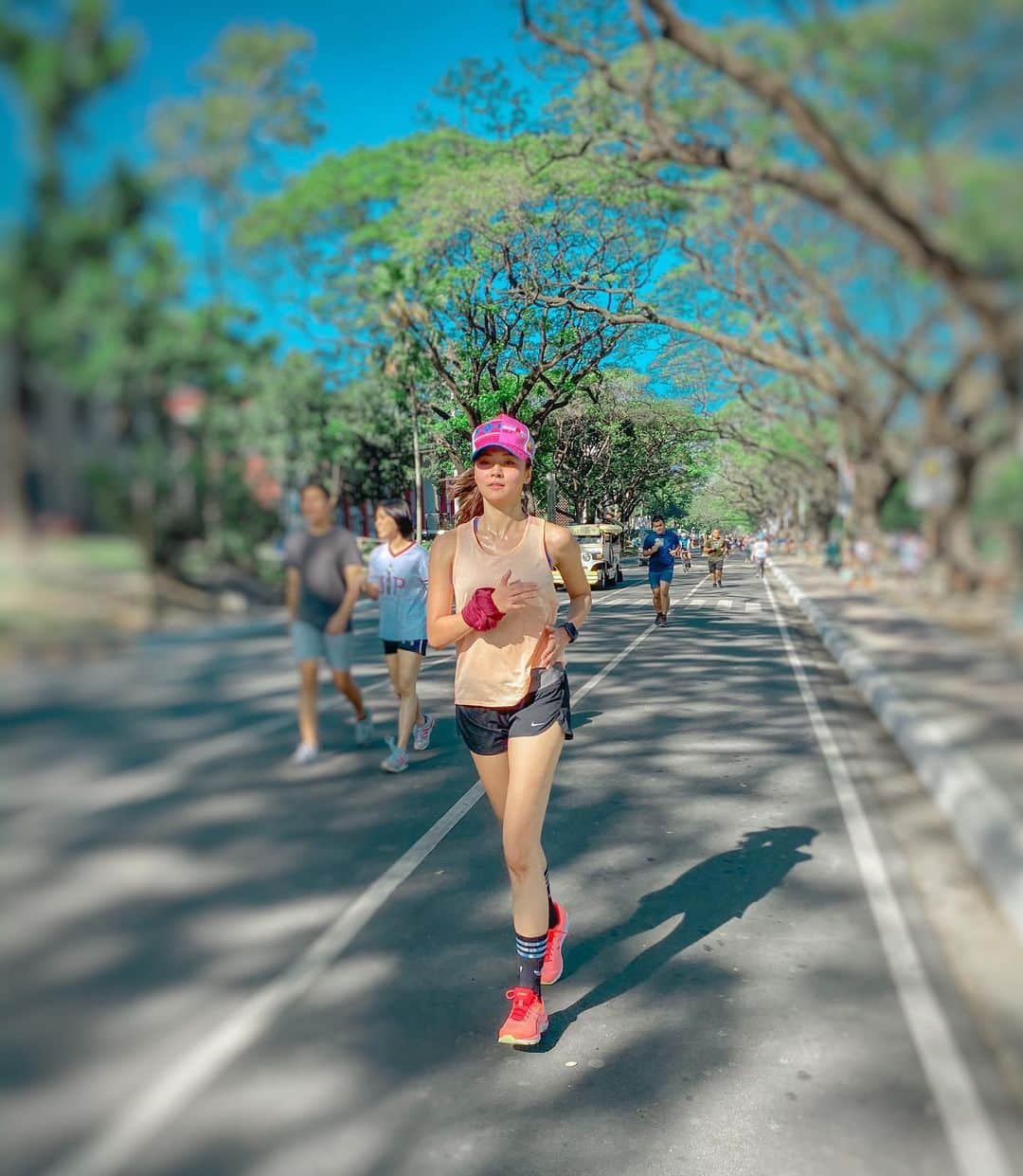 Kim Chiuさんのインスタグラム写真 - (Kim ChiuInstagram)「Good morning!!!☀️. Lets start the weekend with a solid 10km run!!!🏃🏻‍♀️🏃🏻‍♀️🏃🏻‍♀️. thank you @rinaveracruz and #arriane 💚 @beroccaph . happy 29th of february everyone!!!😘」2月29日 12時17分 - chinitaprincess