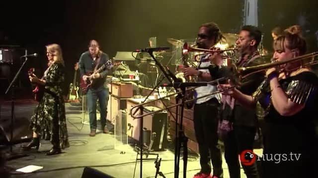 テデスキ・トラックス・バンドのインスタグラム：「“No more fooling around,” time to tune in for set two at the Ryman via nugs.tv. Tune in and enjoy and watch that slammer of a first set on demand later.」
