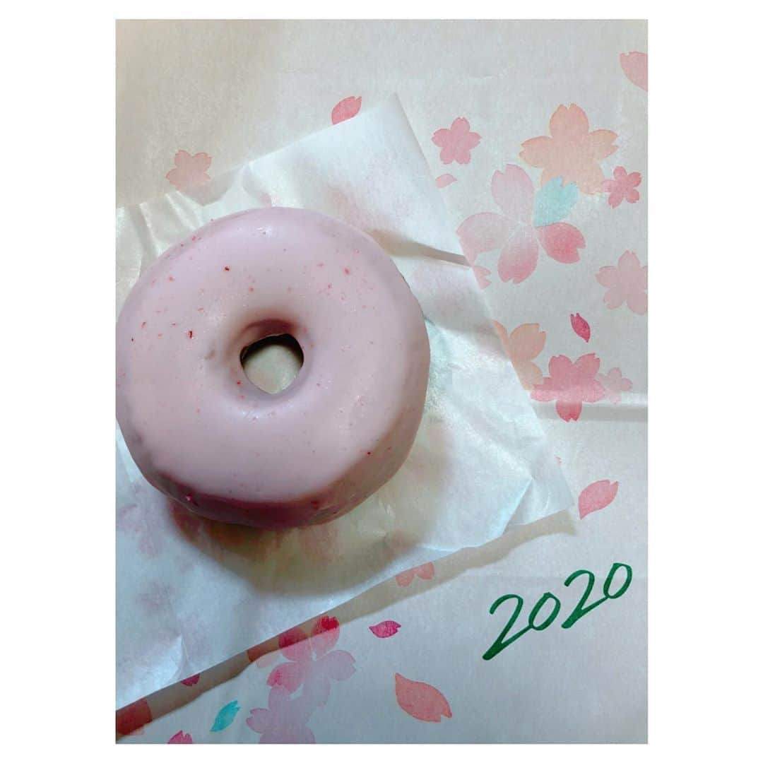 理絵さんのインスタグラム写真 - (理絵Instagram)「ランチ  #スタバ #starbucks #donut #도넛 #ドーナツ #さくらドーナツ #桜ドーナツ #スタバ桜 #桜 #sakura #벚꽃 #スイーツ #tokyo #japan」2月29日 12時22分 - ____rie____