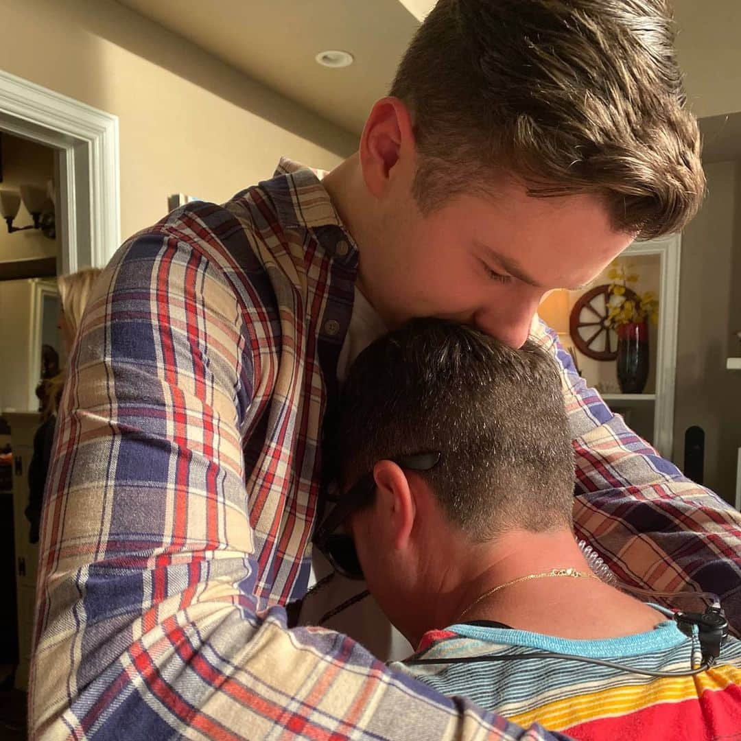 Nolan Gouldさんのインスタグラム写真 - (Nolan GouldInstagram)「Crazy to think that one week ago today we finished our final season of Modern Family. Still trying to wrap my head around it all. I'm going to miss playing Luke, and working with such a talented cast, and of course the free food and, you know, employment. But most of all I'm going to miss these people. I'm a better person for knowing each and every one of them. I'm not sure I'd be the same person today without their love and help as I grew up on a TV set. We couldn't have made this show without the best crew in Hollywood, or you guys watching us along the way. Thank you to everyone who supports our show and let us work on a dream job with our family and friends for 11 years.」2月29日 12時29分 - nolangould