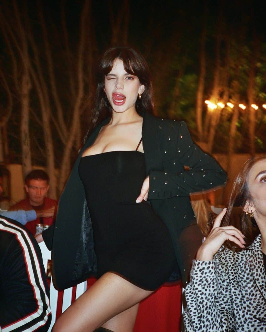 ソニア・ベン・アンマーのインスタグラム：「Being a grown up sucks but at least I have these cute photos from my 21st by @livincool 🤍🥂🍸🍾」