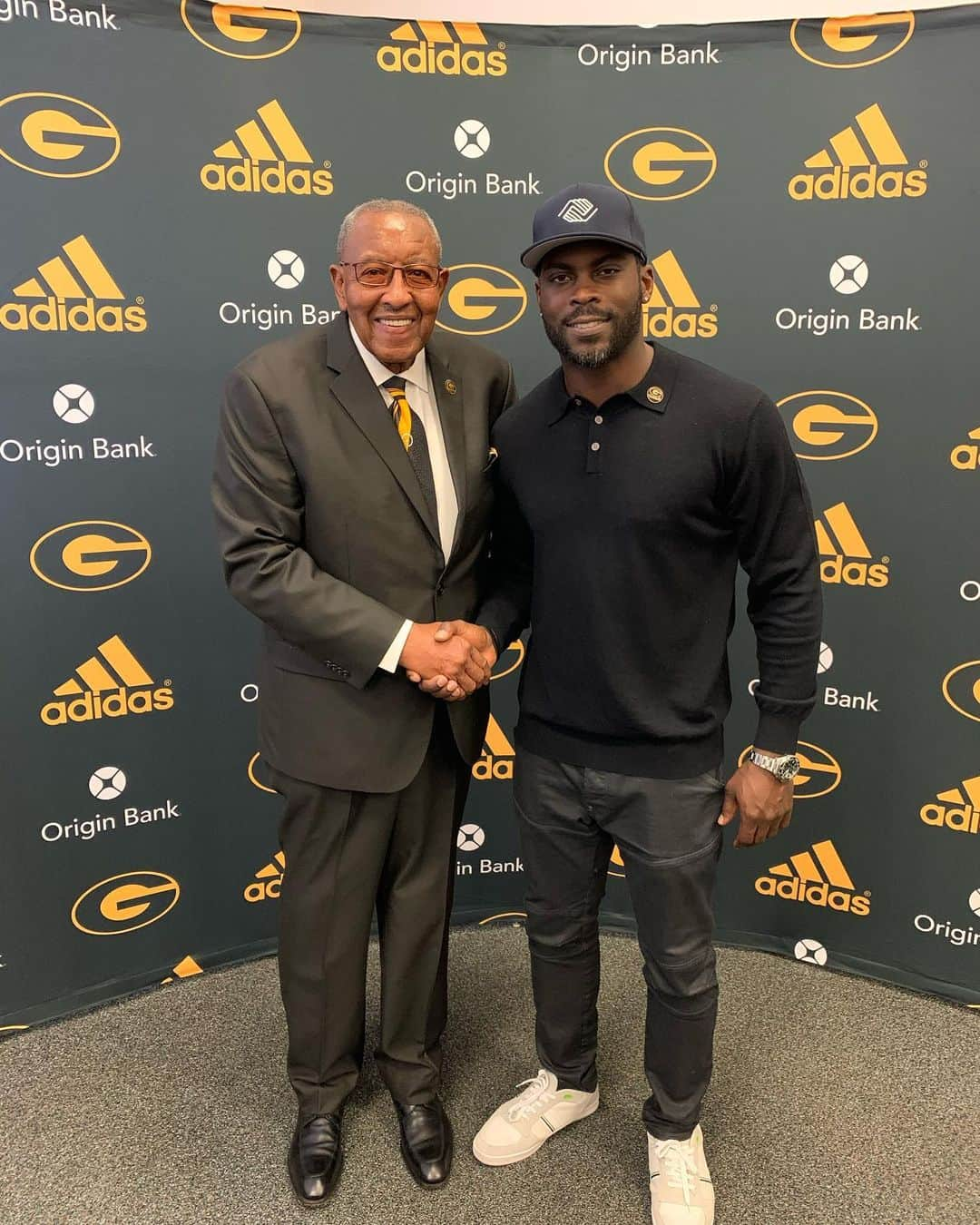 マイケル・ヴィックさんのインスタグラム写真 - (マイケル・ヴィックInstagram)「@Grambling1901 today was incredible! The rich tradition and the Eddie Robinson Museum was nothing short of amazing! Thank you! #TheEmpowermentTour #V7」2月29日 12時54分 - mikevick