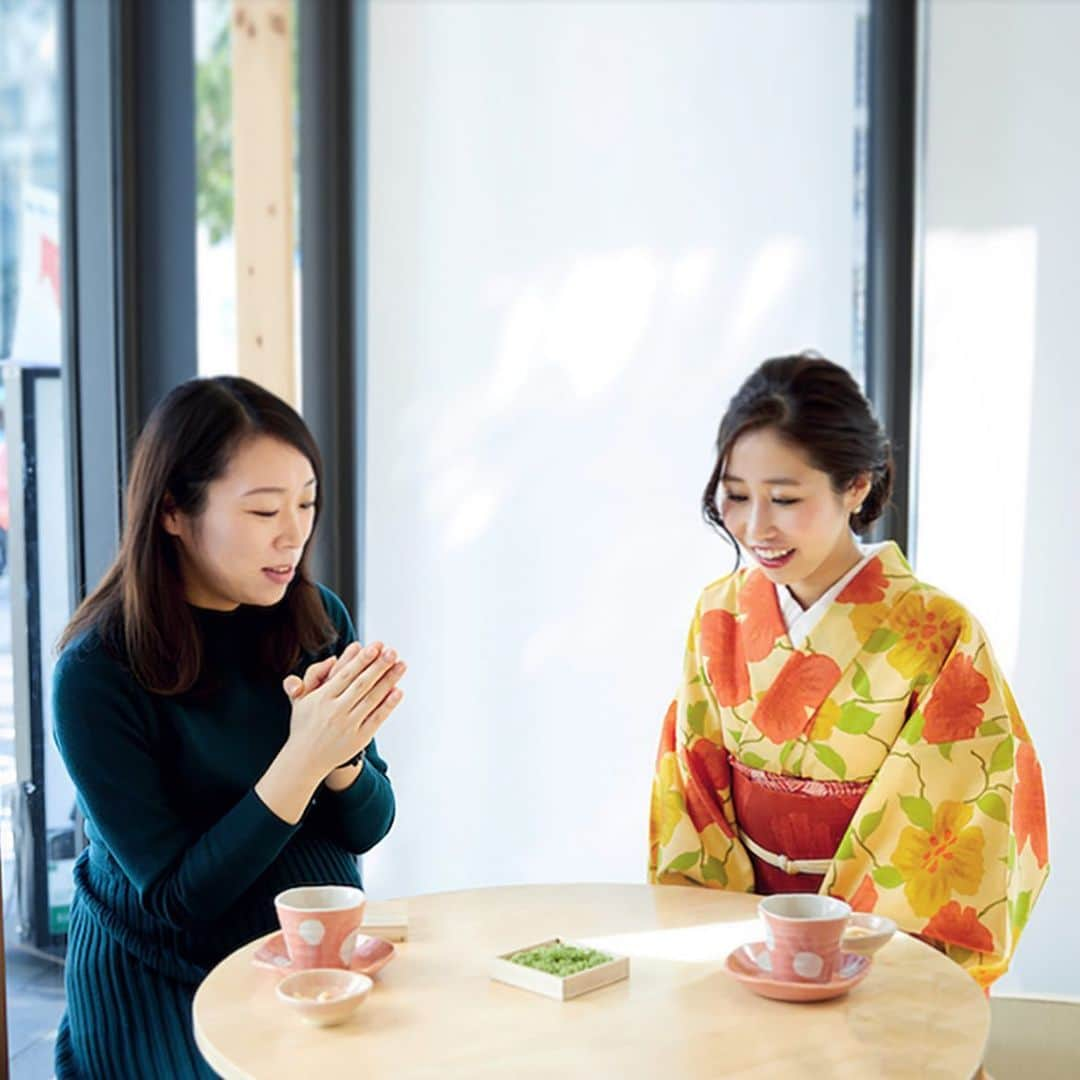 YUKI FUJIWARAさんのインスタグラム写真 - (YUKI FUJIWARAInstagram)「ご縁があって実現した老舗和菓子屋「大三萬年堂」13代目の安原伶香さんとの対談。「和菓子の新しい魅力」をテーマに、和菓子の作り始めたきっかけや、デザイナーとしての和菓子への向き合い方などについてお話しさせていただきました。 記事はアマノフーズさんのWEBマガジン「アマノ食堂」にてご覧いただけます。  https://amanoshokudo.jp/visitor/18198/  Interview Info   During my fun interview with Reika Yasuhara; the 13th owner of a traditional Japanese confectionery shop last February, We had an informative discussion about "New charms of Japanese confectionary". In the interview - we have covered a lot of stuff - specially why we are doing this craft, how I face it as designer and how we perceive this craft to last in generations to come. You can check about it more on a link above.」2月29日 13時25分 - wagashi_art