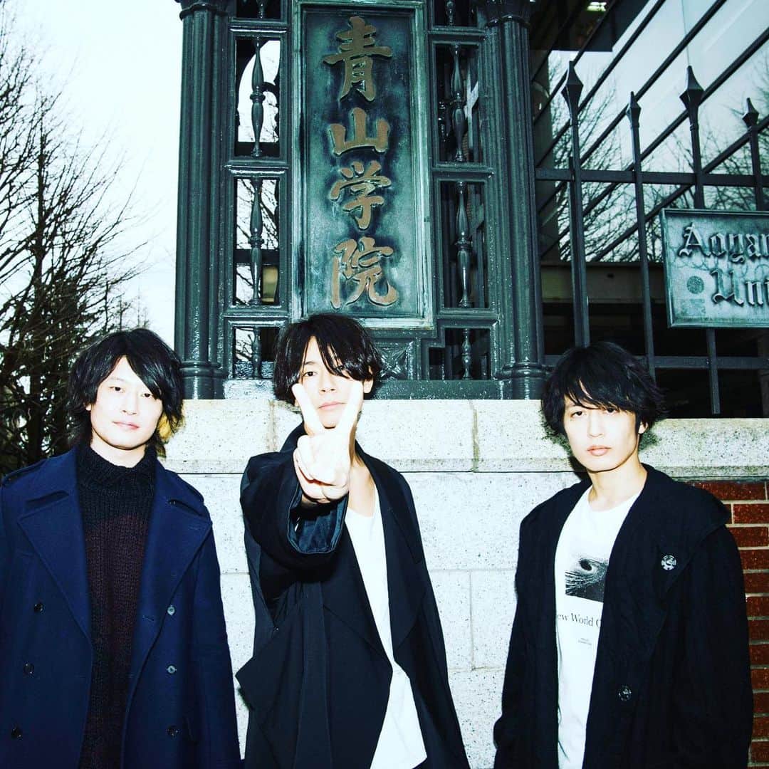 磯部寛之のインスタグラム：「Had to cancel our show because of the virus... guys please take care, and see you all soon. Hiro ウイルスの影響でライブが見合わせになってしまった。こればかりは仕方ない。。。皆さんどうかお気をつけて。またの機会に会いましょう。ひろ #alexandros #agu #文言間違えたからちょい修正」