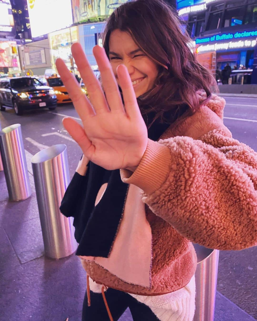 ジム・チャップマンさんのインスタグラム写真 - (ジム・チャップマンInstagram)「Day 1 in NYC with @sarah.tarleton. Super happy. Super jet lagged 🗽🌃🍏」2月29日 23時15分 - jimchapman