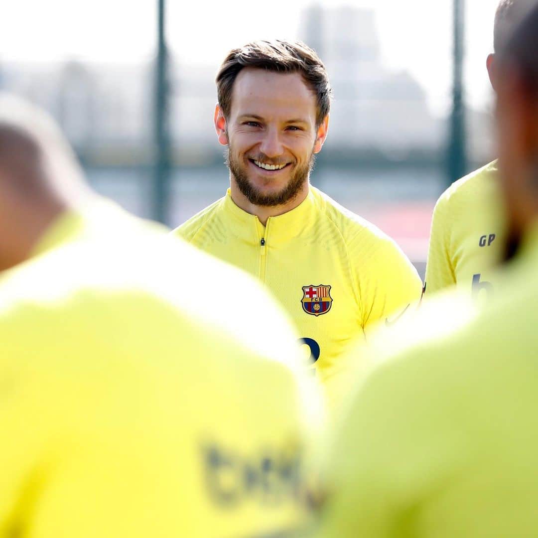 イヴァン・ラキティッチのインスタグラム：「Work hard with a big smile.😃💪⚽️ #readyforthebiggame」