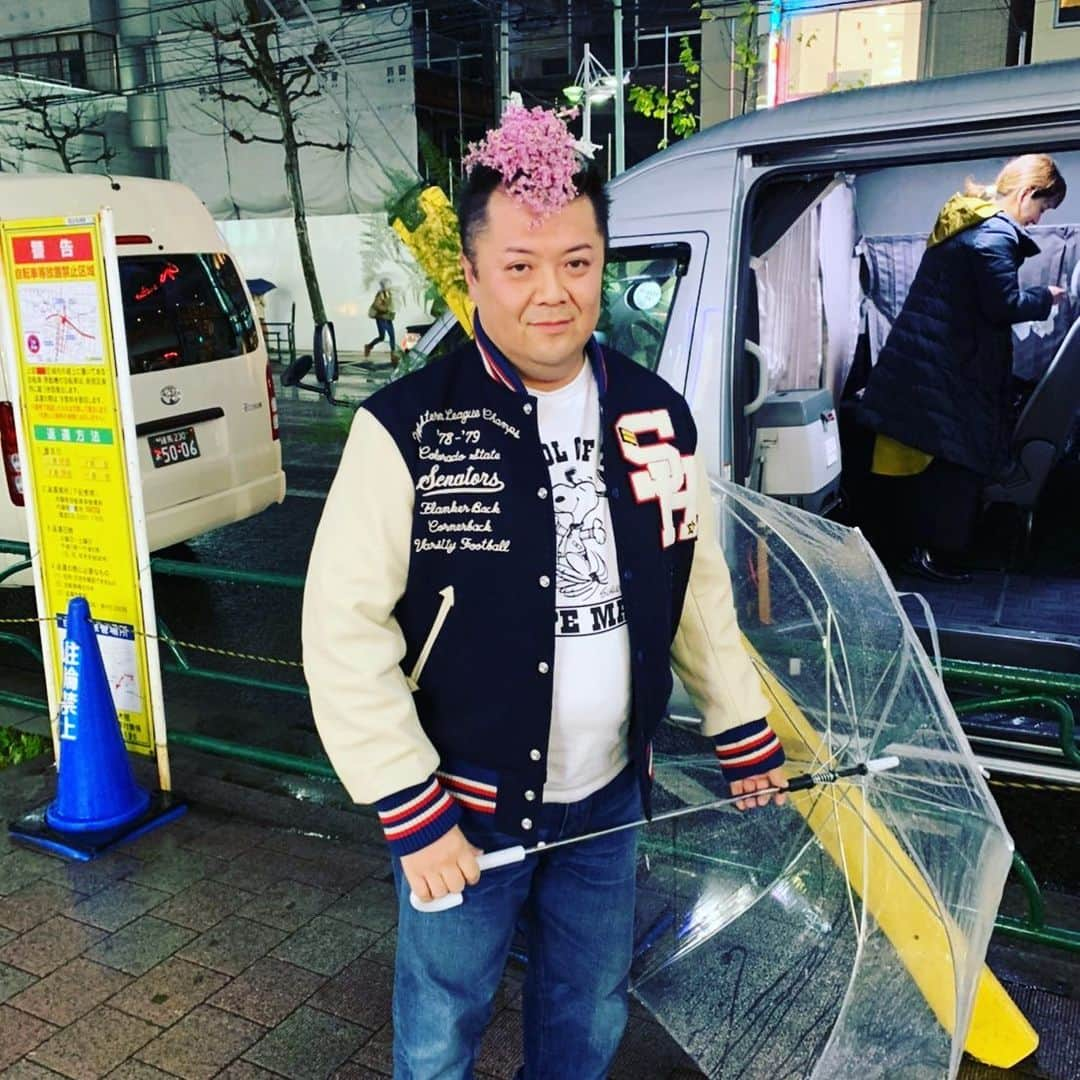 小杉竜一（ブラマヨ）さんのインスタグラム写真 - (小杉竜一（ブラマヨ）Instagram)「小杉ライブ中止になってしまいました❗️すいません🙇だから 3月6日(金)に19:30開始で 小杉(インスタ)ライブ vol151 〜Instagramのアカウト持ってます〜 を開催します！みんな19:30にアクセスよろしくお願いします‼️😘 払い戻しはこちらへ https://yoshimoto.funity.jp/2020/02/28/post-10790/」2月29日 23時19分 - kosugilive