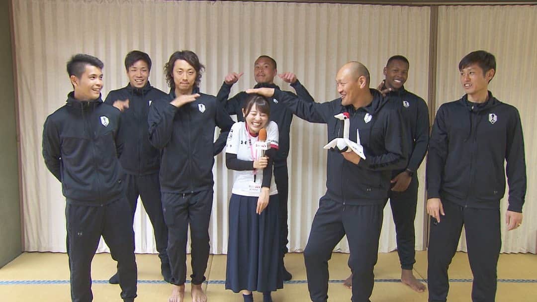 花田凌南のインスタグラム：「* 【グルージャTV⚽️】 コロナウイルス感染拡大の影響を受けて Jリーグは延期・中断となってしまいましたが… グルージャTVは予定通り3月から放送します！ 初回は明日午後5時25分〜です🌈 * シーズンを通して 一人でも多くの選手の魅力を引き出しお伝えできたらな…と思っています😊 よろしければぜひご覧ください！ * #初回 は #森下俊 キャプテンの特集ですが、、 #多くの選手が友情出演してくださいました笑 #グルージャTV #いわてグルージャ盛岡 #グルージャ盛岡 #サッカー #新番組 #リポーター  #岩手 #めんこいテレビ #アナウンサー」
