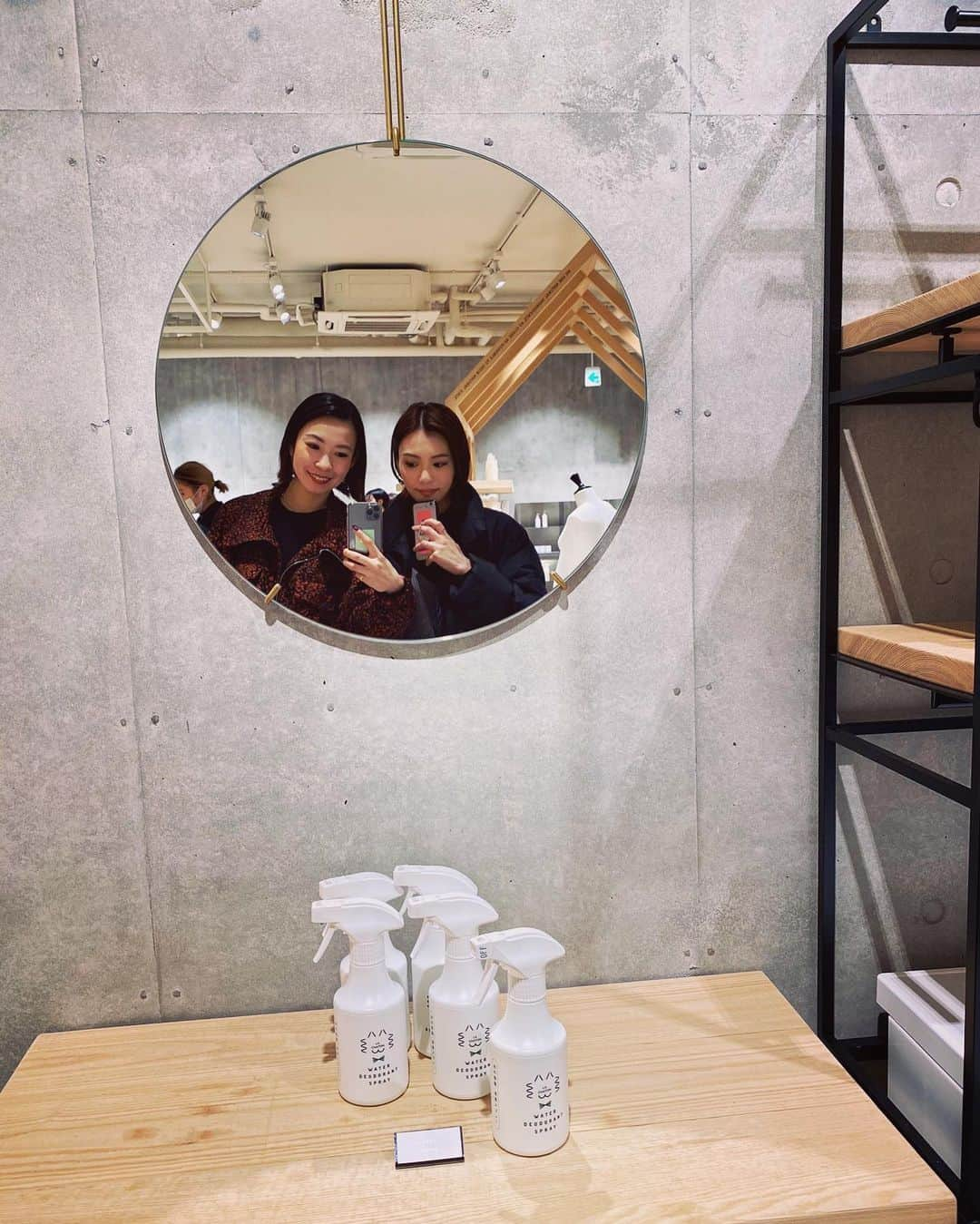 misaki saitoさんのインスタグラム写真 - (misaki saitoInstagram)「shiro cafe part2☕️ 久しぶりのゆりっぷさん👭 シューズ同じの持ってたり、ショートにするならこれがいいって見せてくれたやつ、私もこれにしたいと思ってたやつと全く同じだったとゆー色々一緒だった日🥰 . #japan #tokyo #cafe #dayoff #shiro #girls #friends #happy #time  #髪伸びてきて双子ぽくなってきたw」2月29日 23時40分 - misk_3110