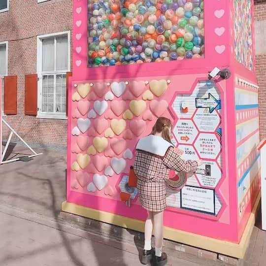 平野友里 ゆり丸 さんのインスタグラム写真 平野友里 ゆり丸 Instagram ハウステンボスにある でっかいガチャガチャ 中身はかわいいくまちゃんの ぬいぐるみ こんな夢見たいな場所あるの ってなった ハウステンボスに行っ