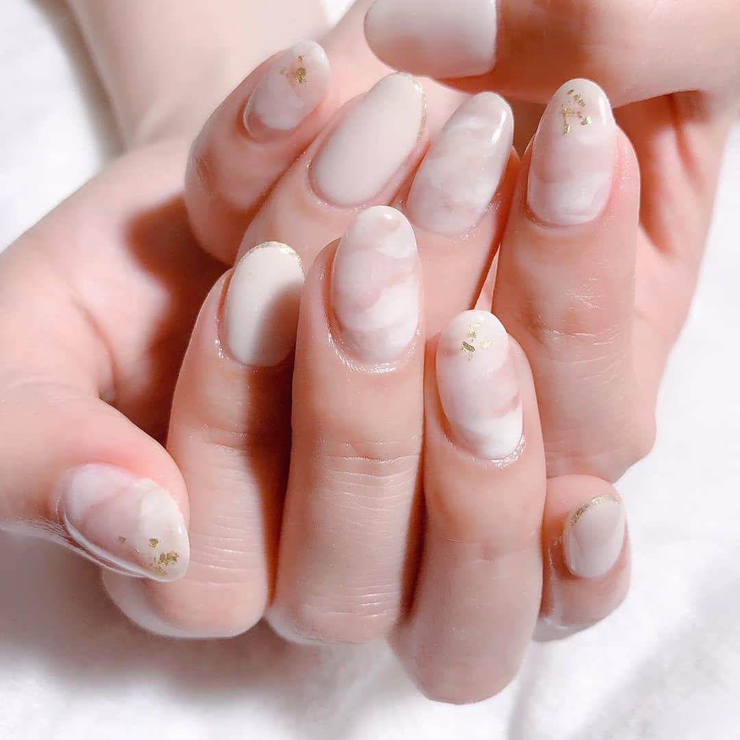 なかやまちえこのインスタグラム：「#天然石ネイル 💎 @pregelofficial 234.821 MUSE M021.M096.S085.S087 PremDoll 701⠀ #nail #nails #nailart #ネイル #美甲 #ネイルアート  #japanesenailart #manucure #japanesenails #manicurist #gelnails #أظافر #네일아트 #미용 #vẽmóng #ngườiđẹp  #เพ้นท์เล็บ #искусствоногтя #artedeuñas #เพ้นท์เล็บเจล #ジェルネイルデザイン #ネイルデザイン #senikuku #nagelkunst #ベージュネイル #beigenails #松嵜麗 さん」