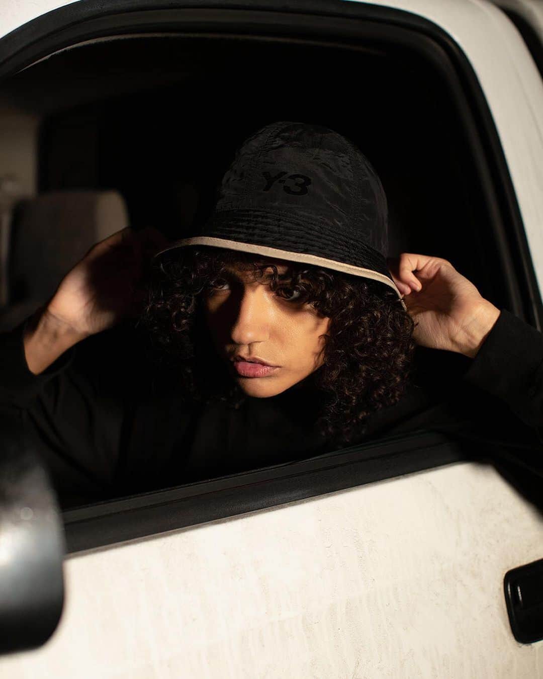 ワイスリーのインスタグラム：「Y-3 Reversible Bucket Hat. Swipe to see it inside-out. Y-3 Spring/Summer 2020. --- #adidas #Y3 #YohjiYamamoto Discover the collection at adidas.com/y-3」