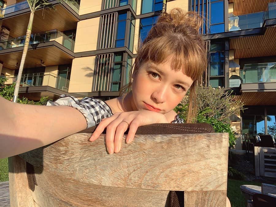 のインスタグラム：「うるう年、２月最終日😇 今年はほんとあったかかったなぁ🙄☀️コロナの影響でイベント関連のお仕事は全キャンセル😂３月暇なので家飲みしましょー🤗🍻💕 【今日はハワイグルメのご紹介🤙】 老舗人気ベイカリー @lilihabakery が去年アラモアナセンター内にオープンしたよ😋　私は魚のプレート(タラの味噌焼き)、お友達はoxテールスープをオーダー✨ふわっふわのフレンチートーストもついてくるよ🤤❤️ #lilihabakery #alamoanacenter #alamoana #alamoanacenter #リリハベーカリー #アラモアナショッピングセンター #lanikaibeach #海が好きな人と繋がりたい #honolulu #hawaiistagram #hawaii #happytrail #worldtraveler #ハワイ旅行　#水着 #旅行コーデ #旅行好きな人と繋がりたい #旅したくなるフォト #旅行好き女子 #beach #beachstyle #beachlover #oceanside #beachlife #bodymake #swimwear #ビキニ　　#海　#ハワイグルメ #ハワイ　#お洒落さんと繋がりたい  @grl_official @lanikai_concrete @yuchuntokyo @lanikaijuice @haleiwabowls」