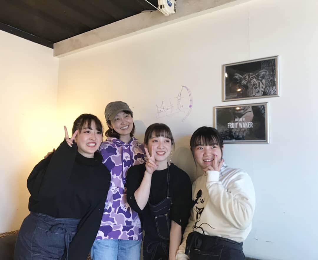 伊勢みずほさんのインスタグラム写真 - (伊勢みずほInstagram)「ピア万代にあるフルーツウェイカーさん✨かわいこちゃんたちに会えたよ😍💘💘💘 おそれおおくも壁に署名させていただきました😂😂😂 どうもありがとうございます❗  フルーツサンド✨美味しかった✨  #ピア万代 #フルーツウェイカー #fruits #fruitsandwich #美味しかった #新潟カフェ #fruitswaker #伊勢みずほ #フルーツサンド #niigata #cafe #」2月29日 15時36分 - isemizuhoo
