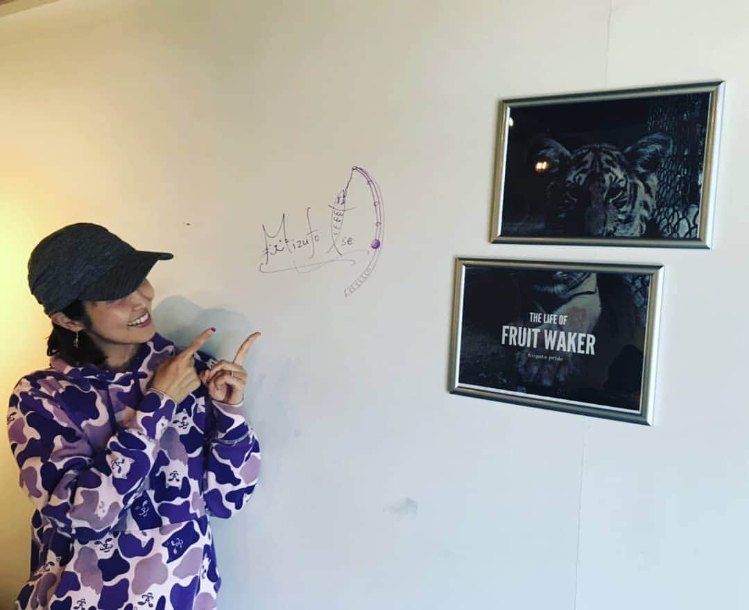 伊勢みずほさんのインスタグラム写真 - (伊勢みずほInstagram)「ピア万代にあるフルーツウェイカーさん✨かわいこちゃんたちに会えたよ😍💘💘💘 おそれおおくも壁に署名させていただきました😂😂😂 どうもありがとうございます❗  フルーツサンド✨美味しかった✨  #ピア万代 #フルーツウェイカー #fruits #fruitsandwich #美味しかった #新潟カフェ #fruitswaker #伊勢みずほ #フルーツサンド #niigata #cafe #」2月29日 15時36分 - isemizuhoo
