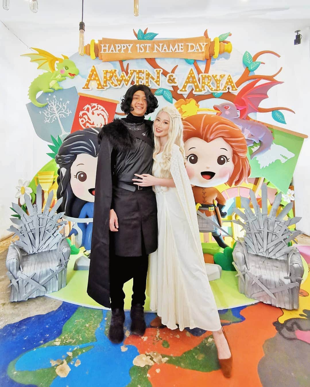 のインスタグラム：「House of Targaryen has landed 🐲 (at @jessbebes' 1st birthday party 🥳) #KhELeesi #gameofthrones」
