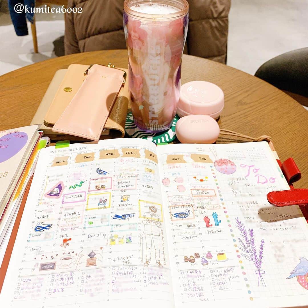 のインスタグラム：「2020.02.29.土  昨日、娘が学校からの荷物が重すぎるとのLINEが来たので、早めに最寄り駅にお迎えに行き、スタバで帰りを待とう…  と思ったら飲み終わる前に帰って来ちゃった💦  このさくら第一弾のタンブラー、使うほどに可愛さが増してる気がして(気のせいでしょうけど😂)気に入ってます🌸  そして息子の合宿中止よりショックな事が。 家のカレンダー見たら、 ダンナの出張も中止になってた😭  ああああ！娘と(+ワンコ♀)2人だけのグータラ手抜き生活1週間の予定が！！😱 . .  #citta手帳#トラベラーズノート#ほぼ日#ほぼ日手帳#ほぼ日weeks#ほぼ日手帳weeks#ほぼ日オリジナル#hobonichi#travelersnote#travelersnotebook#ノート#手帳#手帳タイム#スケジュール帳#文具#文房具#文具好き#sudio#マステ#スタバ#スターバックス#starbucks#カフェとノート部」