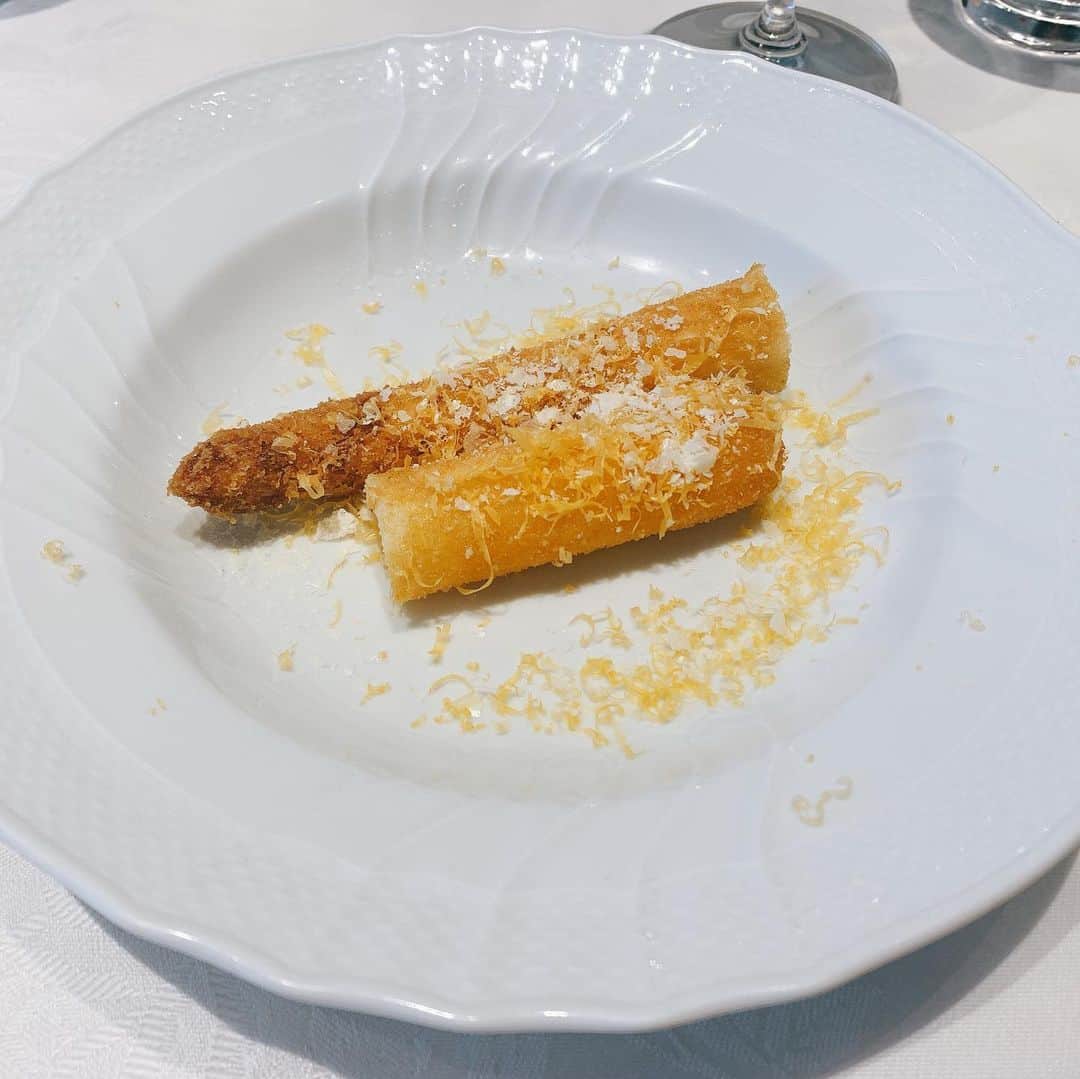 舞香さんのインスタグラム写真 - (舞香Instagram)「アロマ美人の麗華ちゃん主催のランチ会🍽﻿ ﻿ 美意識が高くてハッピーオーラ満載なアロマ美人さんが沢山来てました⤴︎﻿ ﻿ 麗華ちゃんもいつもオシャレで美人で憧れるー❤️﻿ ﻿ 私ももっと内面も外面も磨いてこ(๑˃̵ᴗ˂̵)﻿ ﻿ ﻿ 六本木ヒルズレジデンスに入っているラ・ブリアンツァのランチコース✨﻿ トリュフのグラタンとホワイトアスパラガスが最高に美味しかったです😍﻿ ﻿ #六本木ランチ  #アロマ美人  #ドテラ  #アロマ  #六本木グルメ」2月29日 16時14分 - maika.mahou