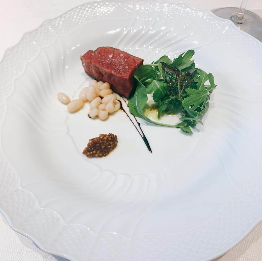 舞香さんのインスタグラム写真 - (舞香Instagram)「アロマ美人の麗華ちゃん主催のランチ会🍽﻿ ﻿ 美意識が高くてハッピーオーラ満載なアロマ美人さんが沢山来てました⤴︎﻿ ﻿ 麗華ちゃんもいつもオシャレで美人で憧れるー❤️﻿ ﻿ 私ももっと内面も外面も磨いてこ(๑˃̵ᴗ˂̵)﻿ ﻿ ﻿ 六本木ヒルズレジデンスに入っているラ・ブリアンツァのランチコース✨﻿ トリュフのグラタンとホワイトアスパラガスが最高に美味しかったです😍﻿ ﻿ #六本木ランチ  #アロマ美人  #ドテラ  #アロマ  #六本木グルメ」2月29日 16時14分 - maika.mahou