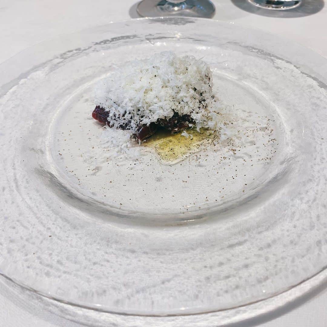 舞香さんのインスタグラム写真 - (舞香Instagram)「アロマ美人の麗華ちゃん主催のランチ会🍽﻿ ﻿ 美意識が高くてハッピーオーラ満載なアロマ美人さんが沢山来てました⤴︎﻿ ﻿ 麗華ちゃんもいつもオシャレで美人で憧れるー❤️﻿ ﻿ 私ももっと内面も外面も磨いてこ(๑˃̵ᴗ˂̵)﻿ ﻿ ﻿ 六本木ヒルズレジデンスに入っているラ・ブリアンツァのランチコース✨﻿ トリュフのグラタンとホワイトアスパラガスが最高に美味しかったです😍﻿ ﻿ #六本木ランチ  #アロマ美人  #ドテラ  #アロマ  #六本木グルメ」2月29日 16時14分 - maika.mahou