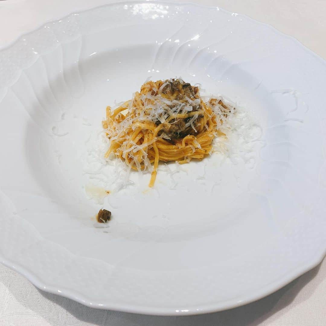舞香さんのインスタグラム写真 - (舞香Instagram)「アロマ美人の麗華ちゃん主催のランチ会🍽﻿ ﻿ 美意識が高くてハッピーオーラ満載なアロマ美人さんが沢山来てました⤴︎﻿ ﻿ 麗華ちゃんもいつもオシャレで美人で憧れるー❤️﻿ ﻿ 私ももっと内面も外面も磨いてこ(๑˃̵ᴗ˂̵)﻿ ﻿ ﻿ 六本木ヒルズレジデンスに入っているラ・ブリアンツァのランチコース✨﻿ トリュフのグラタンとホワイトアスパラガスが最高に美味しかったです😍﻿ ﻿ #六本木ランチ  #アロマ美人  #ドテラ  #アロマ  #六本木グルメ」2月29日 16時14分 - maika.mahou