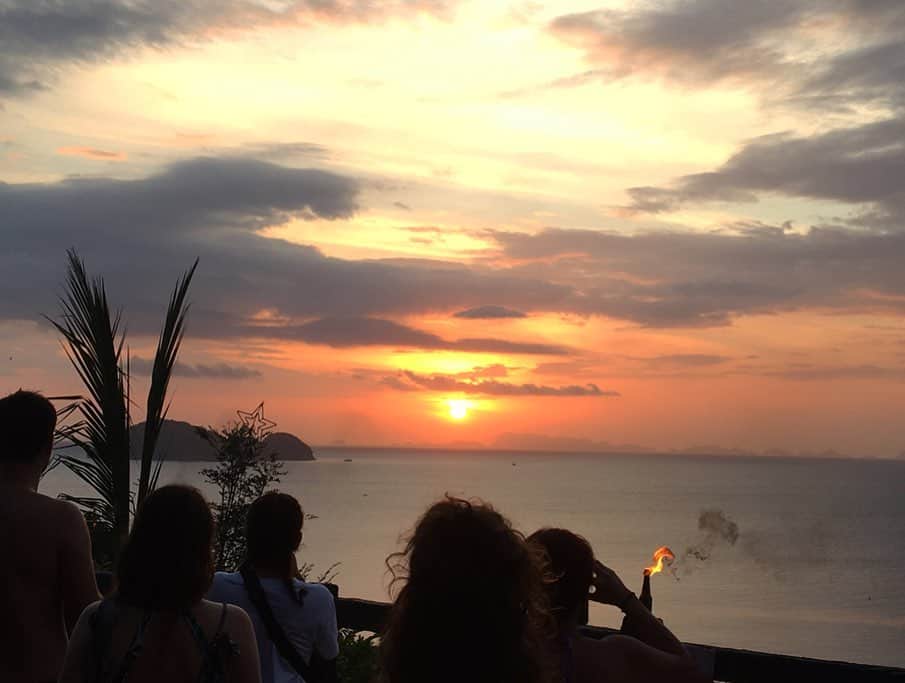 DJ Saya（さやまる）さんのインスタグラム写真 - (DJ Saya（さやまる）Instagram)「🇹🇭 . . ドストライクに好きだったbar 💎 すっごい坂を登りきればそこはもぉ天国 🕊 笑 . . . 写真じゃ全然伝わらんけど sunsetが本当に綺麗で… 🥺 雰囲気は夜の方が好きだったけど ❤︎ . . . . . . . . . . . . . . . #タイ #タイ旅行 #パンガン島 #マイトリ #amsterdam  #phangan #phanganisland #thailand #thailandtravel #🇹🇭 #girlaroundworld #fashion #instagood #chill #sunset」2月29日 16時31分 - saya_312y