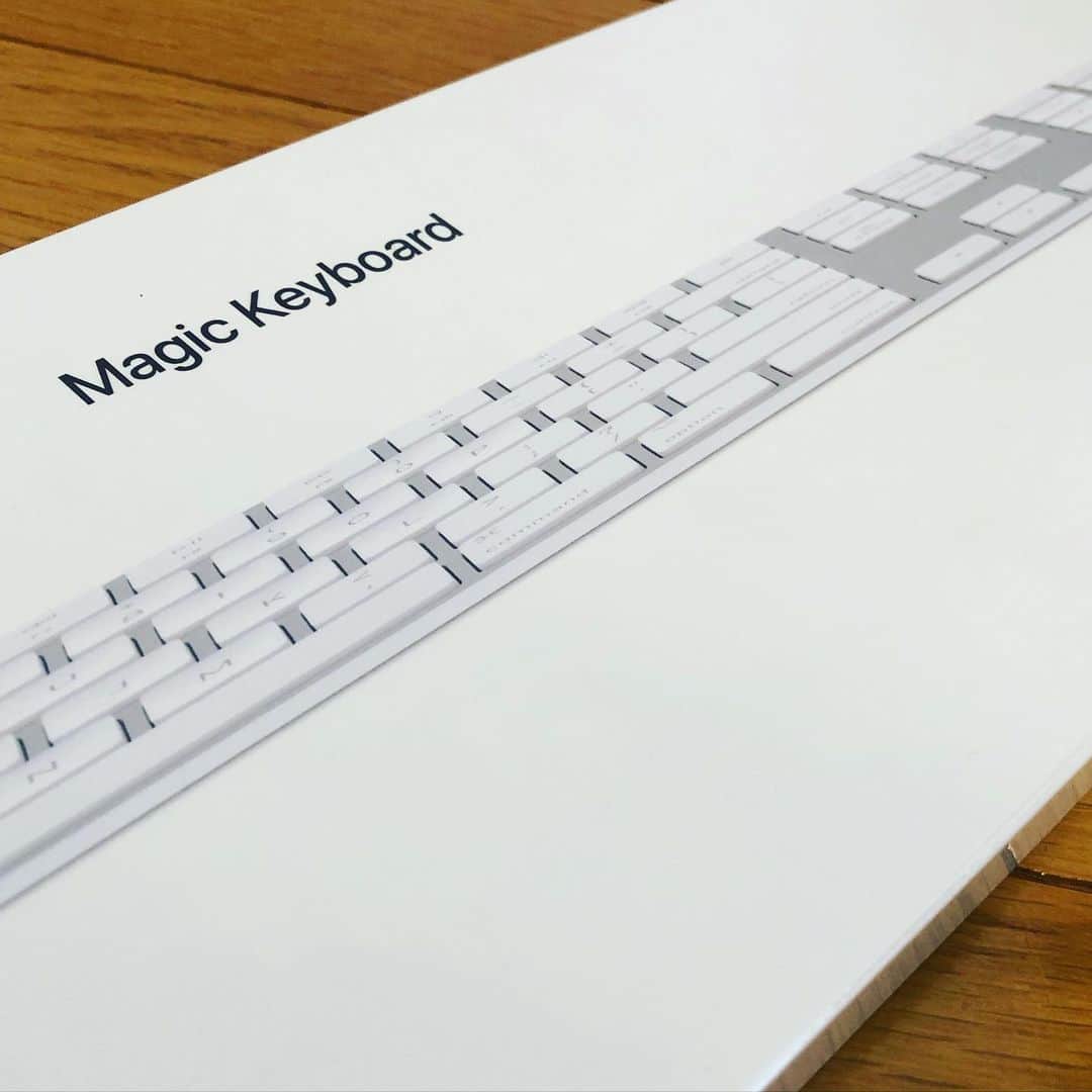 上杉洋史のインスタグラム：「I got a long size Magic Keyboard for my iMac because I need F13, F14 ... F19 keys with my notation express for Dorico. I should've buy this nice keyboard earlier. #magickeyboard #doricopro #dorico #sibelius」