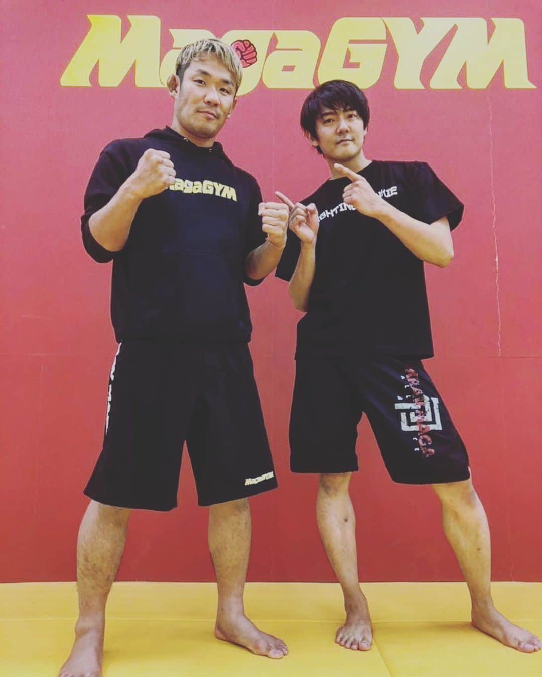 長田成哉のインスタグラム：「今日動画撮ってくれたの SEIDO先生でした👊 先日RIZINに出場した時のSEIDO Tシャツ欲しかったので買っちゃったぜ。笑 #kravmaga」