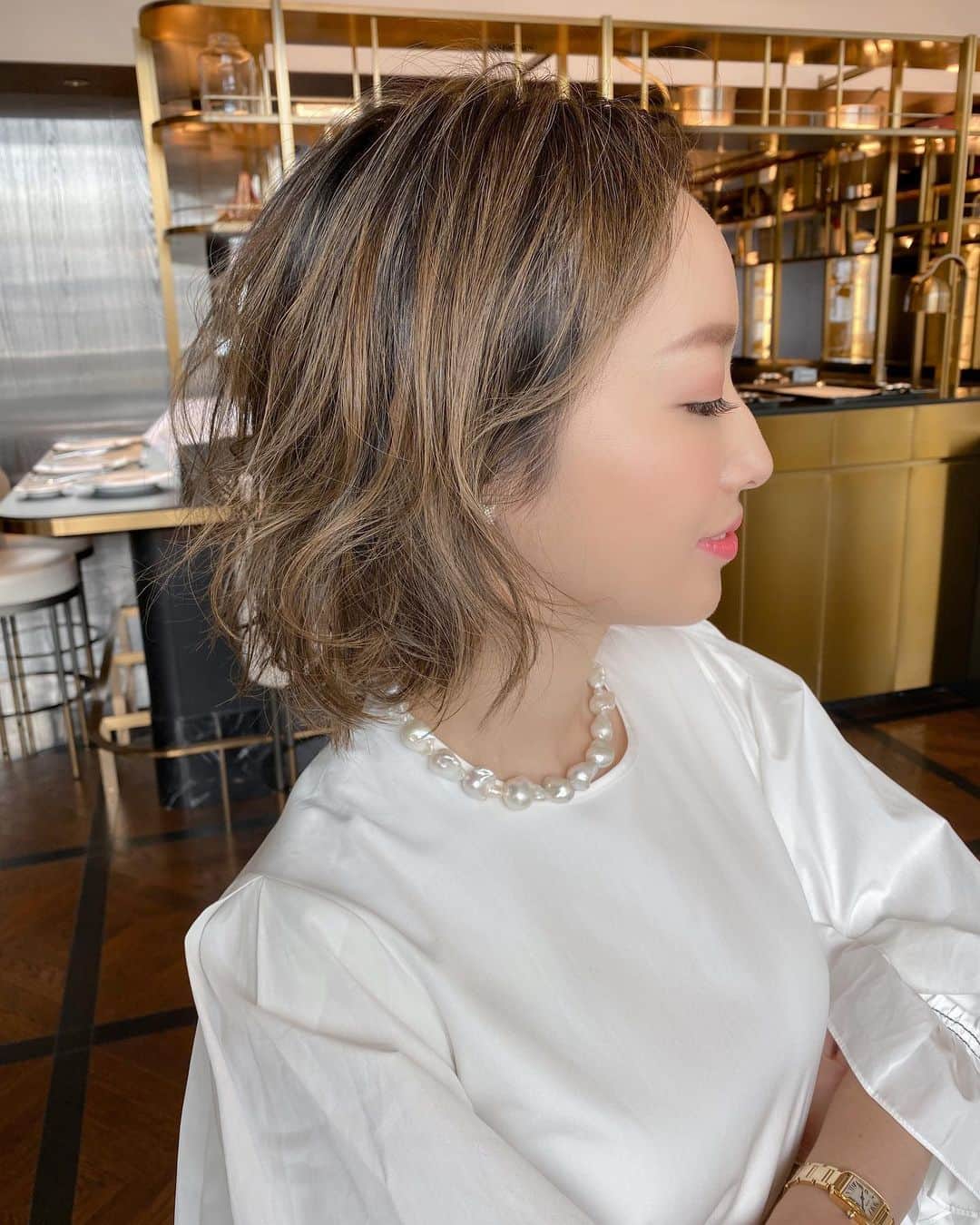 のインスタグラム：「Hair and Makeup by @yuta_caroys 💛 先日の撮影のヘアメイク。発売中の25ans本誌に1ページ登場しています😊　#ヴァンサンカン #akiweng #翁安芸-」