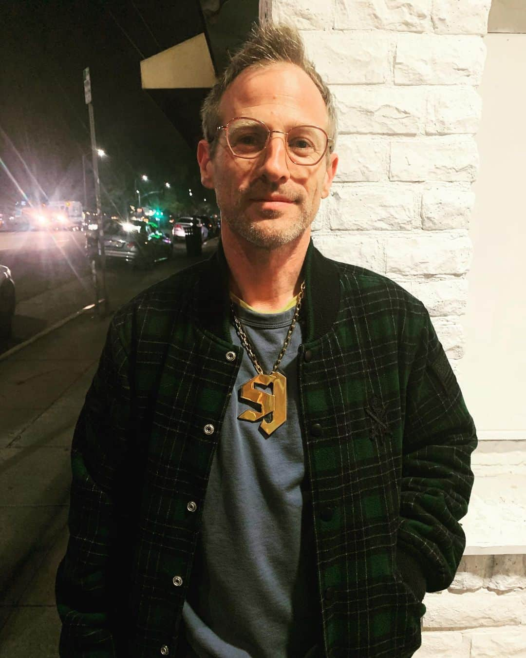 Karen Oさんのインスタグラム写真 - (Karen OInstagram)「man the myth the legend dripping in oro ✨🌟✨ #spikejonze #SJ @potatorobot  @alligatorjesus」2月29日 16時47分 - ko