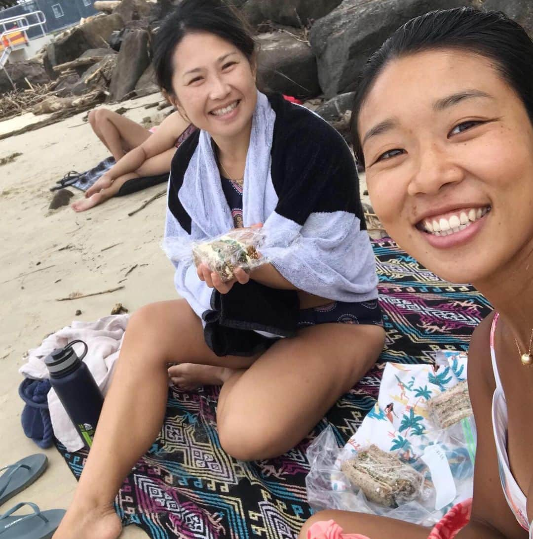 大村 奈央さんのインスタグラム写真 - (大村 奈央Instagram)「2月のリアル岩盤浴とピクニック😆🥪 海上がりにぽかぽかの岩発見〜！ #岩盤浴」2月29日 16時48分 - naoomura