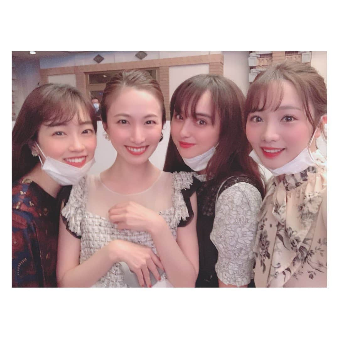 能條愛未さんのインスタグラム写真 - (能條愛未Instagram)「昨夜　第27回読売演劇大賞の授賞式が行われました。  去年出演したミュージカル　「FACTORY GIRLS〜私が描く物語〜」が優秀作品賞を頂くことができました  この作品に携われたことを誇りに思います。 そしてたくさんの素晴らしい俳優陣の皆様が受賞されている姿を間近で観て、私もいつか賞というものを頂けるようなそんな役者になれたらいいなー…なんて憧れの眼差しで見ていました。 皆様ほんとに輝いてたから。  #みんなに久しぶりに会えたの嬉しかった #トロフィー人生で初めて持った #そして可愛いドレスだった #ファクトリーガールズのCD本日発売です」2月29日 17時31分 - noujoami_official