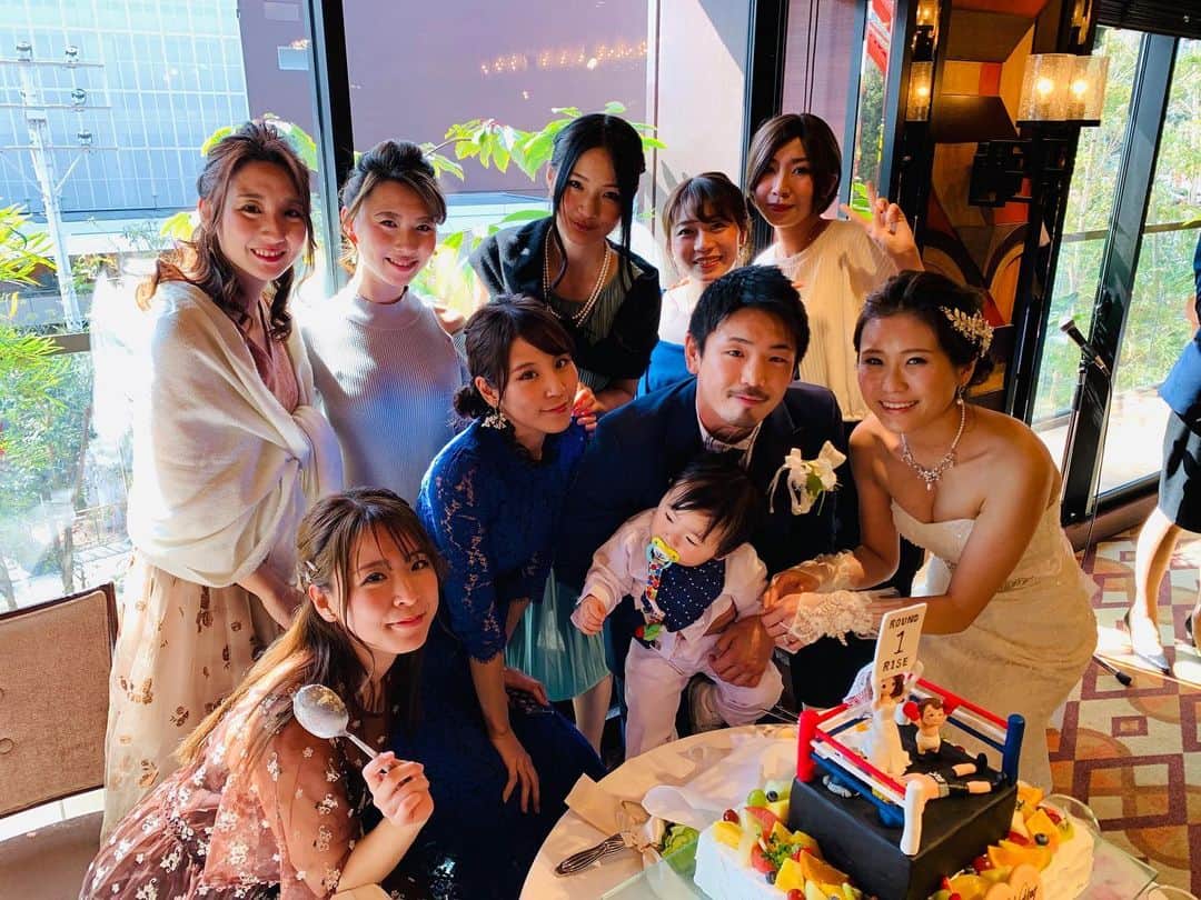 あゆむさんのインスタグラム写真 - (あゆむInstagram)「ありー＆狂犬選手夫婦Wedding♥️ ありーのドレス姿めちゃくちゃ綺麗やったああ✨💓(⸝⸝⸝´꒳`⸝⸝⸝) 2人の人柄の様にあたたかくて幸せいっぱいの素敵なお式で、とてもあたたかい気持ちになりました💓  森本家ベイビーの虎太郎くんも相変わらず可愛くて元気いっぱい🐯♥️ 森本家にたくさん幸せがふりそそぎますように！！♥️✨ 本当におめでとうございます🎉💗 #結婚式 #RISE #レースクィーン #r1seforce」2月29日 17時58分 - aym_lml