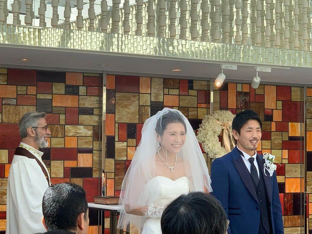 あゆむさんのインスタグラム写真 - (あゆむInstagram)「ありー＆狂犬選手夫婦Wedding♥️ ありーのドレス姿めちゃくちゃ綺麗やったああ✨💓(⸝⸝⸝´꒳`⸝⸝⸝) 2人の人柄の様にあたたかくて幸せいっぱいの素敵なお式で、とてもあたたかい気持ちになりました💓  森本家ベイビーの虎太郎くんも相変わらず可愛くて元気いっぱい🐯♥️ 森本家にたくさん幸せがふりそそぎますように！！♥️✨ 本当におめでとうございます🎉💗 #結婚式 #RISE #レースクィーン #r1seforce」2月29日 17時58分 - aym_lml