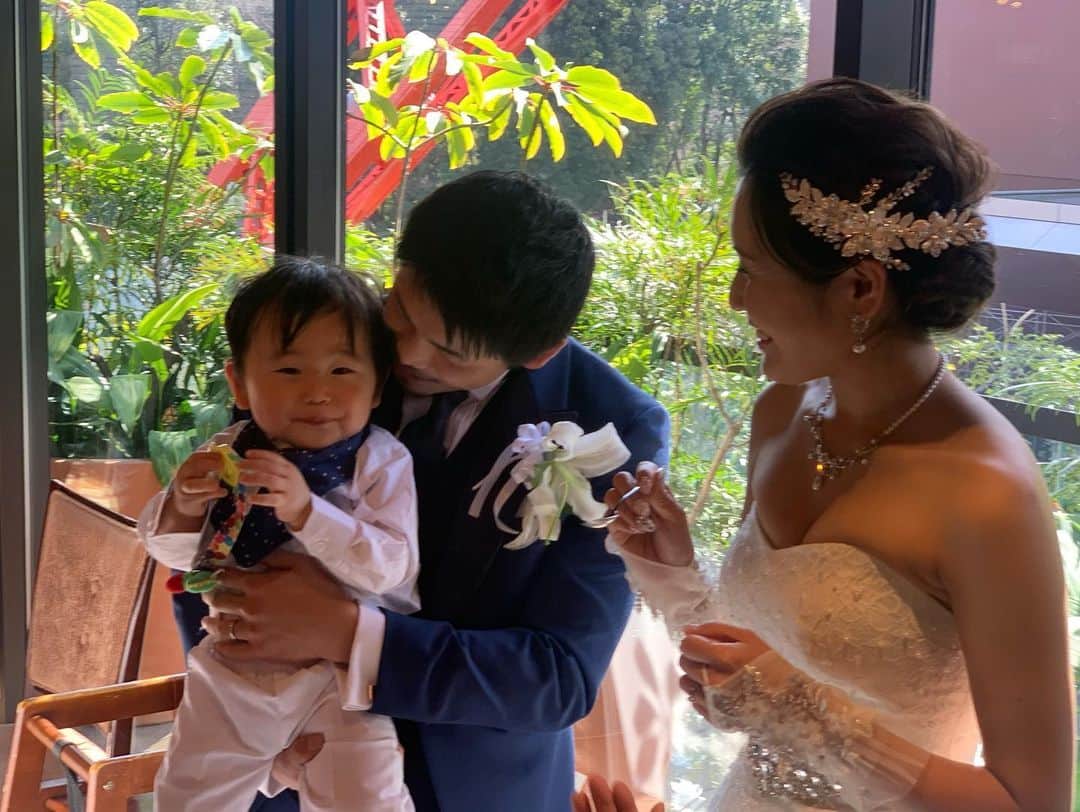 あゆむさんのインスタグラム写真 - (あゆむInstagram)「ありー＆狂犬選手夫婦Wedding♥️ ありーのドレス姿めちゃくちゃ綺麗やったああ✨💓(⸝⸝⸝´꒳`⸝⸝⸝) 2人の人柄の様にあたたかくて幸せいっぱいの素敵なお式で、とてもあたたかい気持ちになりました💓  森本家ベイビーの虎太郎くんも相変わらず可愛くて元気いっぱい🐯♥️ 森本家にたくさん幸せがふりそそぎますように！！♥️✨ 本当におめでとうございます🎉💗 #結婚式 #RISE #レースクィーン #r1seforce」2月29日 17時58分 - aym_lml
