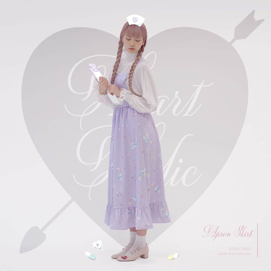 今井キラのインスタグラム：「𝑁𝑒𝑤﻿ エプロンスカート﻿ Heart Holic﻿ ﻿ 恋煩いをテーマにした「Heart Holic」シリーズのエプロンスカート🏹﻿ ﻿ スカート丈(ウエストから下) 約85cm﻿ ウエスト 約64cm〜75cm﻿ ※前あて取外し可能。﻿ ※肩紐調整可能です。﻿ ※ポケット有りです。﻿ ※裏地が付いています。 ﻿ ♡﻿ ﻿ Weekend PARLORのアイテムはイベント終了後にWebStoreに入荷します﻿ ﻿ 🅴🆅🅴🅽🆃﻿ Weekend PARLOR﻿ 3/4(水)~3/10(火)﻿ 伊勢丹新宿店本館２階=イーストパーク/プロモーション﻿ ﻿ 📞お問い合わせ先﻿ 伊勢丹新宿店 大代表 03-3352-1111（代表）﻿ 午前10時~午後8時 ※店舗休業日を除く﻿ ﻿ #weekendparlor #kiraimai」