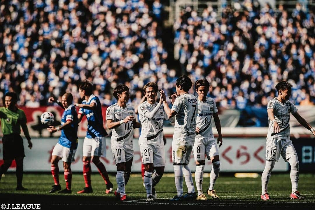 Ｊリーグさんのインスタグラム写真 - (ＪリーグInstagram)「Play Back JLEAGUE⚽️📸﻿ ﻿ 🏆#明治安田生命Ｊ１リーグ 第1節 ﻿ #横浜Ｆマリノス vs #ガンバ大阪﻿ 印象的なシーンをプレイバック🔥﻿ ﻿ #Ｊリーグ ﻿ #jleague﻿ #Ｊリーグ開幕﻿ #2020の主役は誰だ﻿ ﻿ #マルコスジュニオール﻿ #仲川輝人﻿ #アンジェポステコグルー﻿ #遠藤保仁﻿ #宇佐美貴史﻿ #ベストショット #bestshot﻿ #ナイスショット #niceshot﻿ #オフショット #offshot ﻿ #soccer #football #⚽️﻿ #soccerphoto #soccerphotograph #📸」2月29日 18時30分 - jleaguejp