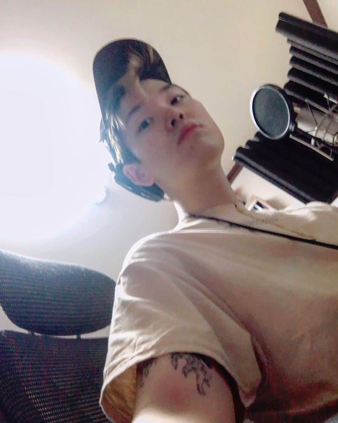 ZELO のインスタグラム：「🤦🏻‍♂️차분히 마무리해봐야즤•-•」