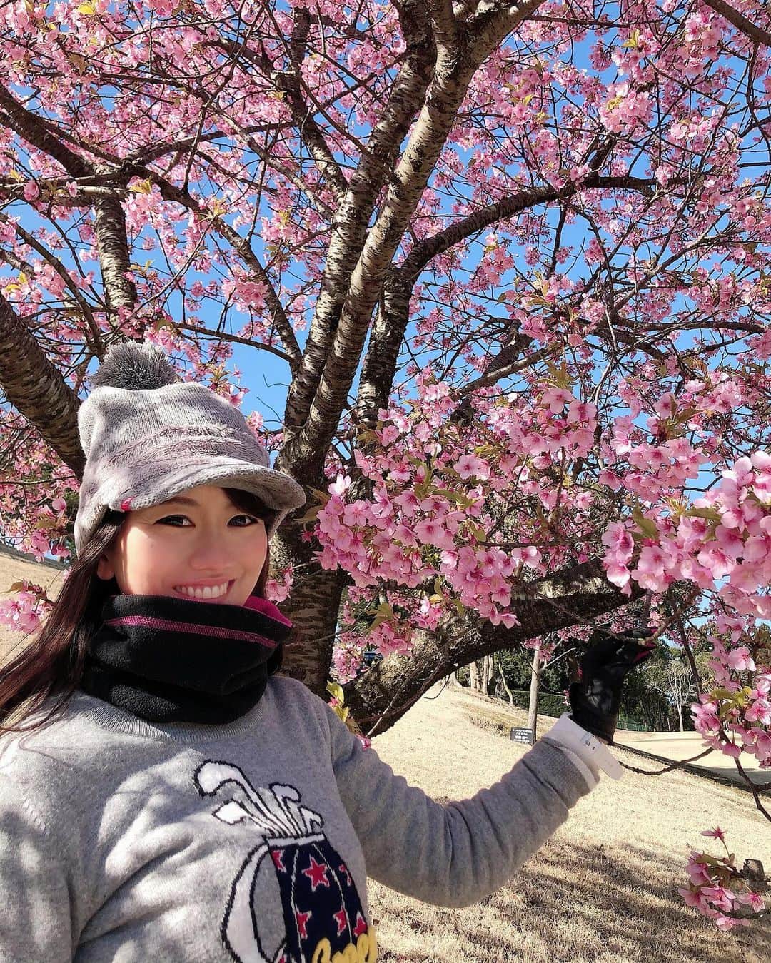 にゃんさんゴルフさんのインスタグラム写真 - (にゃんさんゴルフInstagram)「. . ゴルフ🌸 #河津桜 キレイにさいてました🌸 . . ちょーーロングパットが入ってはっぴー❤️😻 PARだったよ🙆‍♀️ . #ゴルフ#木更津#木更津ゴルフクラブ#袖ヶ浦#ちば #冬ゴルフウェア#ゴルフ女子 #golfgirl#championgolf#bridgestonegolf#bridgestone#ladiesgolf#golfhotties#golfbabes #golflife #golfstagram #japanesegirl #lovegolf  #golfer #instagolf #lemon#スポーツ女子 #골프 #모델 #한국#高尔夫球」2月29日 18時48分 - miiiii0228