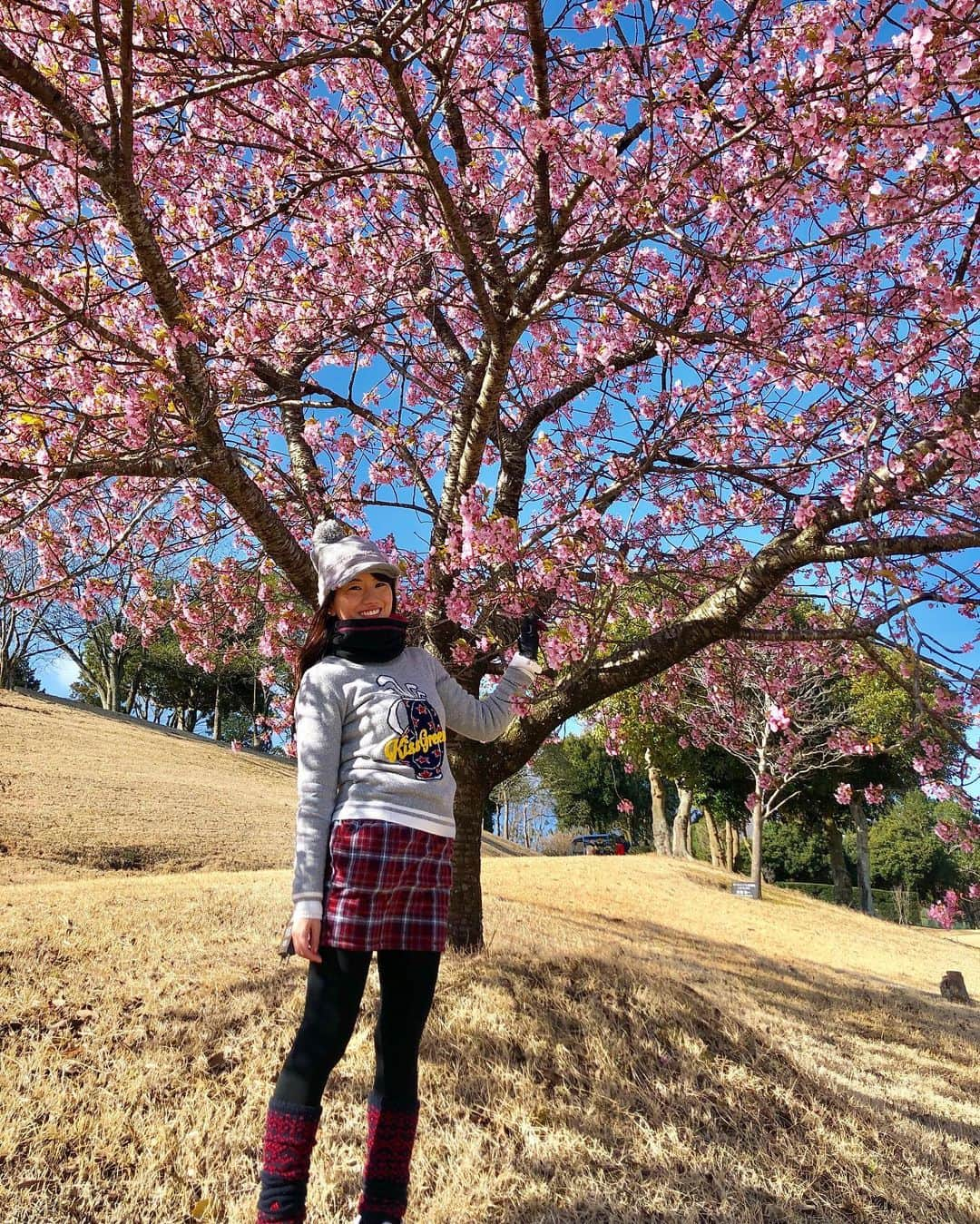 にゃんさんゴルフさんのインスタグラム写真 - (にゃんさんゴルフInstagram)「. . ゴルフ🌸 #河津桜 キレイにさいてました🌸 . . ちょーーロングパットが入ってはっぴー❤️😻 PARだったよ🙆‍♀️ . #ゴルフ#木更津#木更津ゴルフクラブ#袖ヶ浦#ちば #冬ゴルフウェア#ゴルフ女子 #golfgirl#championgolf#bridgestonegolf#bridgestone#ladiesgolf#golfhotties#golfbabes #golflife #golfstagram #japanesegirl #lovegolf  #golfer #instagolf #lemon#スポーツ女子 #골프 #모델 #한국#高尔夫球」2月29日 18時48分 - miiiii0228