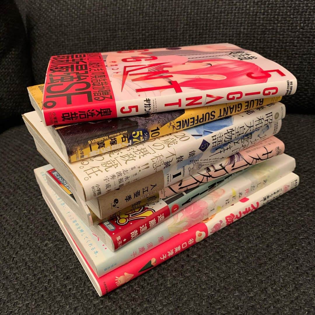 マキヒロチのインスタグラム：「YouTubeもネトフリも最高だけど漫画も読もうぜ！漫画も最高だよ！  #コロナで家にいるなら」