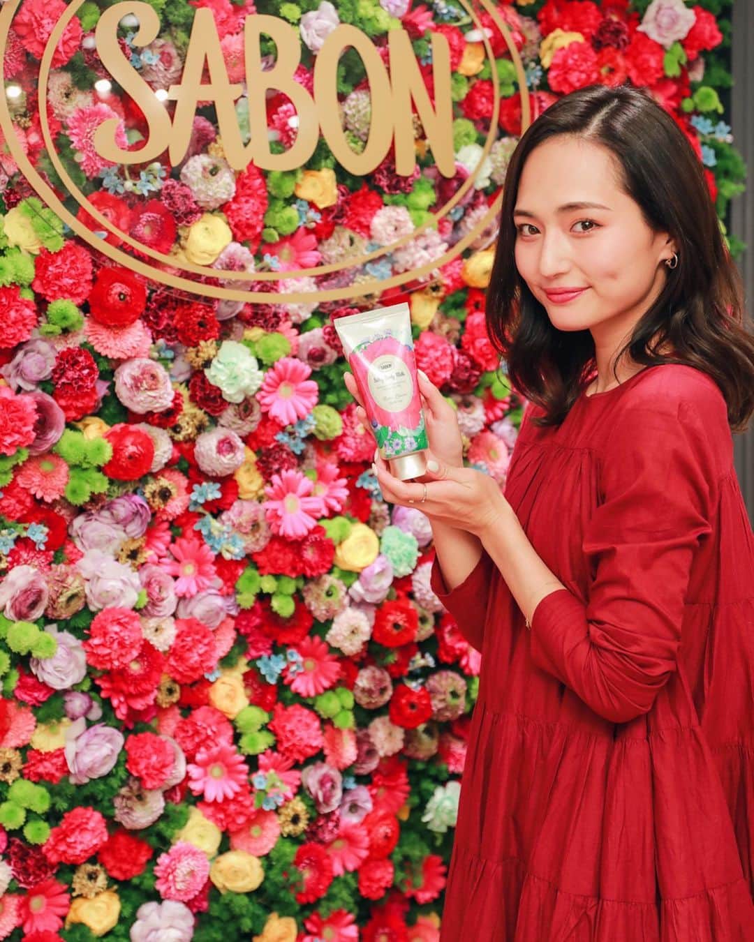 山賀琴子さんのインスタグラム写真 - (山賀琴子Instagram)「SABONのイベントに参加してきました✨﻿ ﻿ 2/27に数量限定で発売された春限定の香り﻿ フローラル・ブルームコレクション🌷﻿ 使った瞬間お花畑にいるような香りに包まれます💐﻿ ベースはムスクだそうで﻿ 大人な甘い香りが今の気分にぴったりです💋﻿ ﻿ 名前の通りたくさんのお花があしらわれた﻿ ボトルのデザインも可愛いので﻿ ギフトにもおすすめできます😍﻿ ぜひホワイトデーに大切な方に﻿ 贈ってみてはいかがでしょうか😘💕﻿ ﻿ SABON #SABONFloralBloom #サボン ﻿ #限定コレクション#ボディケア#SABONギフト﻿ #ホワイトデーSABON#ホワイトデーギフト﻿ #ホワイトデー#ボディスクラブ﻿ #シャワーオイル#フローラルブルーム﻿ #sabonpr﻿ @sabon_japan」2月29日 18時56分 - kotokoyamaga