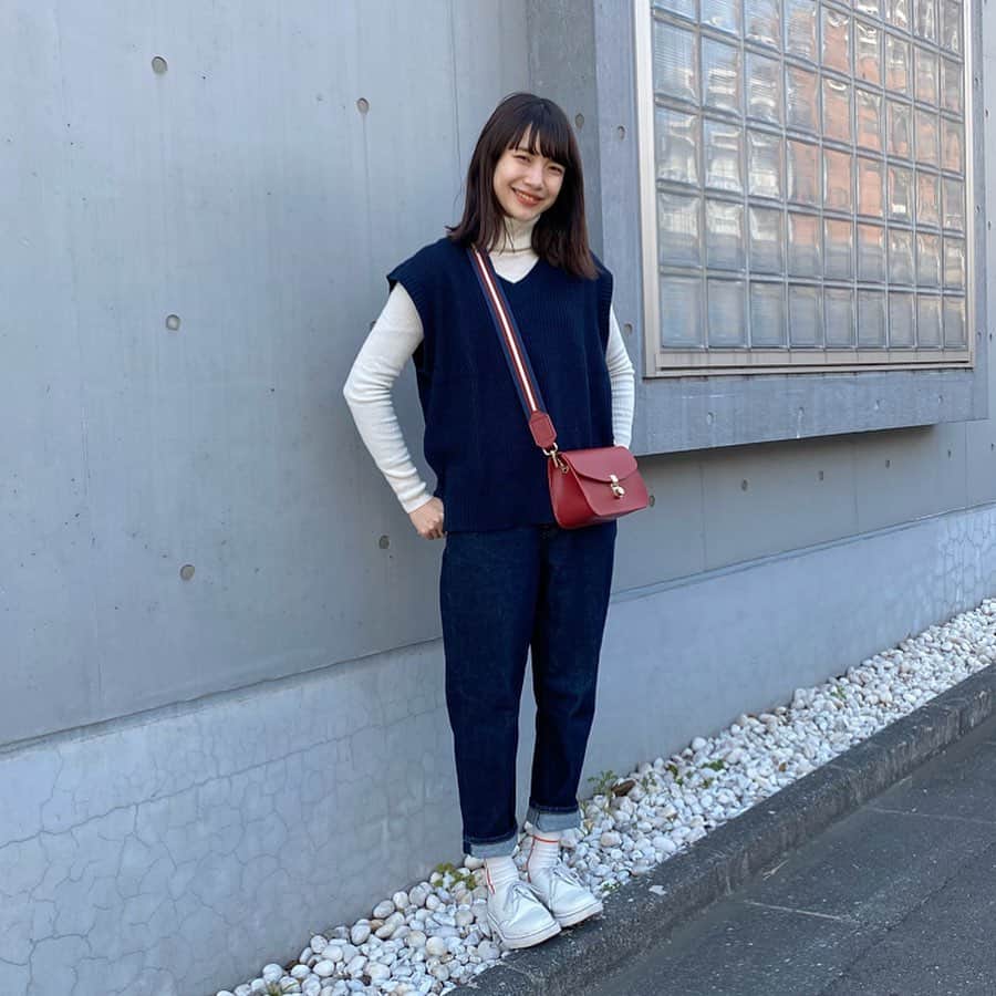 宮崎葉さんのインスタグラム写真 - (宮崎葉Instagram)「おやすみの日🤝🤝🤝 赤と白とネイビーしかつかわんぞっていうおよふくです🇫🇷🇫🇷 大学生の時に意を決して買ったオールホワイトのマーチン、ずっとかわいく履いてあげたいですです🐥 #葉服」2月29日 19時08分 - you_miyazaki