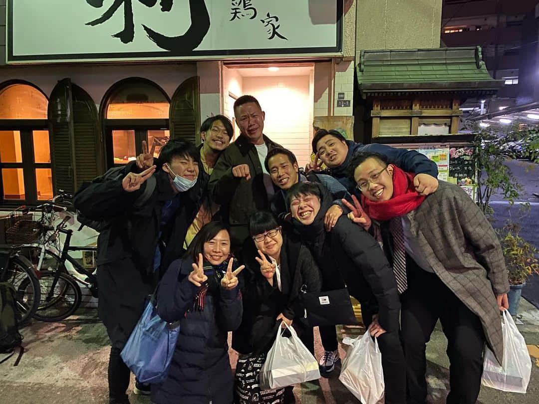 ソウタヤマモトさんのインスタグラム写真 - (ソウタヤマモトInstagram)「NSC大ライブ→NGKオールナイト。 初のNGKの舞台は一生忘れないことでしょう。ゆうが薬うったくらいテンション上がってました。 #NSC42期大ライブ #アシスタント #みんな1年間お疲れ様でした #41期首席の背中 #TRY #ノートリリースザボール #ラウェイ #42期首席モンデンおめでとう #よぴぴめっちゃ足クサイ」2月29日 19時22分 - sota_tim