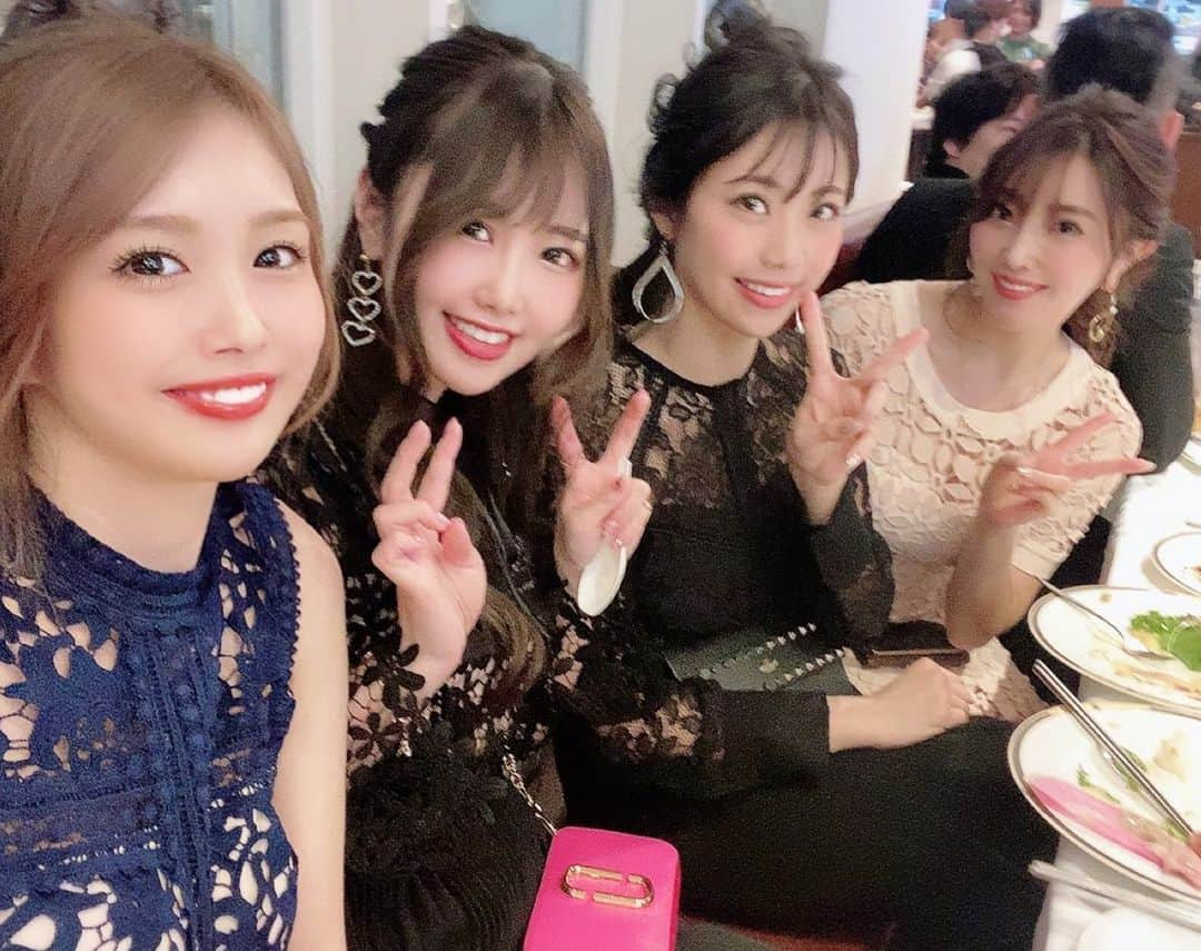 三宿菜々さんのインスタグラム写真 - (三宿菜々Instagram)「ふ〜どさん&もっちーさん #カプ婚 Happy wedding💍💓 グラドルが集まったことによって大撮影会現象が起きてました🐒笑 #happywedding」2月29日 19時29分 - mishuku_nana