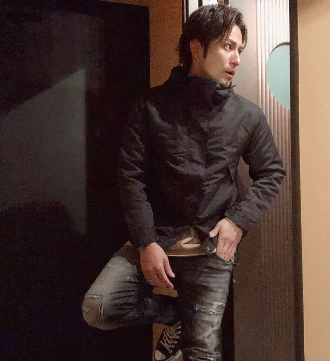 石鍋正寿のインスタグラム：「@bark_manhattan__official  タスラン加工マウンテンパーカー ZOZOTOWN当日タイムセールで35%OFF‼️ すごくコスパが良いのでこの機会でゲットしてね😁👍 ・ ・ #barkmanhattan #バークマンハッタン  #fashion」
