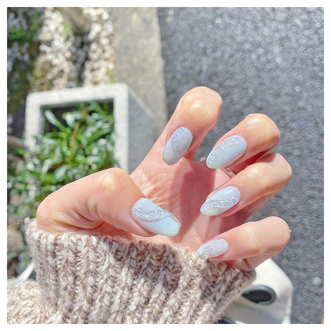 浦西ひかるさんのインスタグラム写真 - (浦西ひかるInstagram)「. . 𓂃𓈒𓏸new nail𓂃𓈒𓏸 . 左右違うデザイン どっちも可愛い♥ 春っぽいしうねうねがキラキラしててめっちゃお気に入り〜^^！」2月29日 20時11分 - uranishihikaru