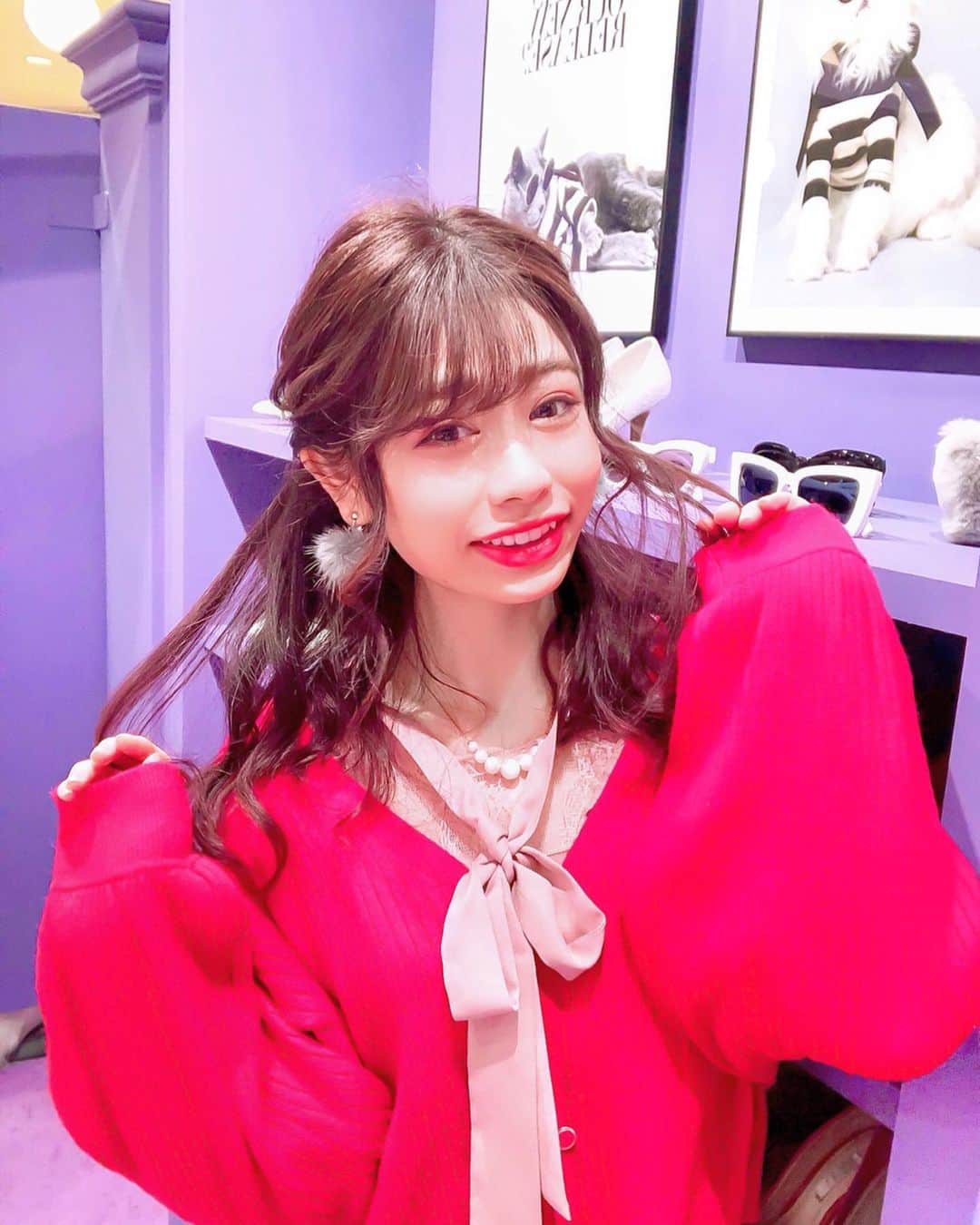 のインスタグラム：「【あまく甘く女子メイク♡】 ピンクカラコン&春に向けて 王道春ピンクメイク💓 【カラコン】 ジルスチュアート 1day UV @jillstuartcontactlens  フローラルピンク 直径14.2mm/着色直径13.6mm  ピンクカラコンなんだけど ピンクブラウンっぽい感じ( * ॑˘ ॑* )♥﻿ ﻿ フチとかないから 色素薄い系メイクとかにめちゃくちゃ合う💓﻿ アイメイクはカラコンが主役で﻿ 他はピンク系でやってみたよ🍓﻿ ﻿ エチュードハウス ﻿ プレイアイカラー アイシャドウ ﻿ チェリーブロッサムを使ったよ〜♥﻿ ﻿ ﻿  リップは主張しすぎないように 肌に馴染む色で！💄 ﻿ CANMAKE（キャンメイク） ﻿ ステイオンバームルージュ  03﻿ ﻿ 乾燥もせず、発色も良いし、ステイオンバームルージュシリーズの中でも人気色らしい！﻿ ﻿ 最近使いはじめて良き👀♥️♥️﻿ ﻿ ﻿ ﻿ ﻿ ﻿ ﻿ ﻿ ﻿ ﻿  #JILLSTUART1dayUV #ジルスチュアート1dayUV #みつめるカラコン #カラコン #カラーコンタクト #ピンクカラコン #ピンクメイク #モテメイク #アイメイク #春メイク #春コスメ #デートメイク #好きバレメイク #ピンクブラウン #ジルスチュアート #jillstuart  #メイクプロセス #メイクテク #カラコンレポ #カラコンレビュー #カラコン紹介 #ナチュラルカラコン #コスメ紹介 #コスメレポート #コスメレポ #コスメレビュー #プチプラコスメ #pr」