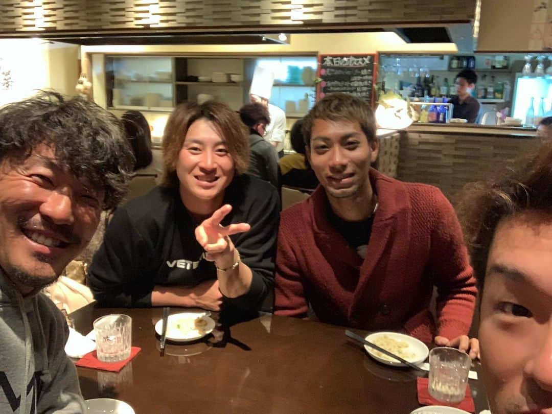 梶谷隆幸のインスタグラム：「長崎で野良ねこいました！ とば、誠、nice guy！」