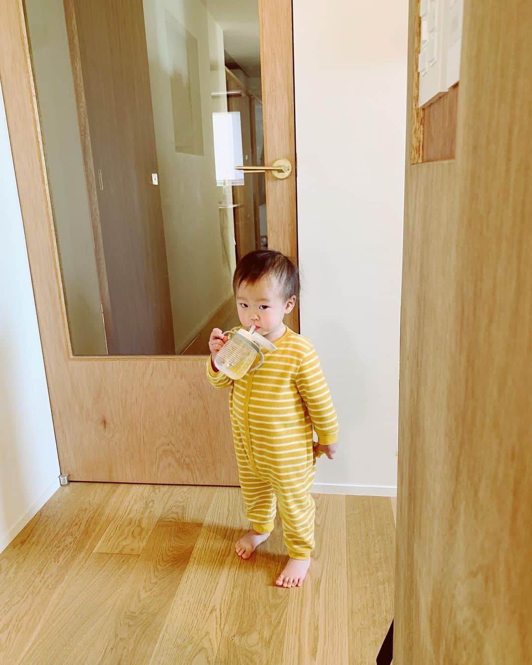 花盛友里のインスタグラム：「食べちゃいたいくらい可愛いけど、「こうしたい！！」が強すぎて食べちゃいたいくらい大変です。。 #1歳6ヶ月」